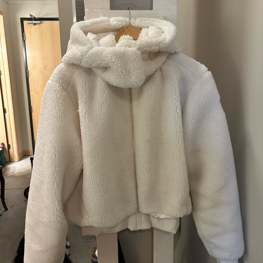 ALO Foxy Sherpa Jacket White size medium